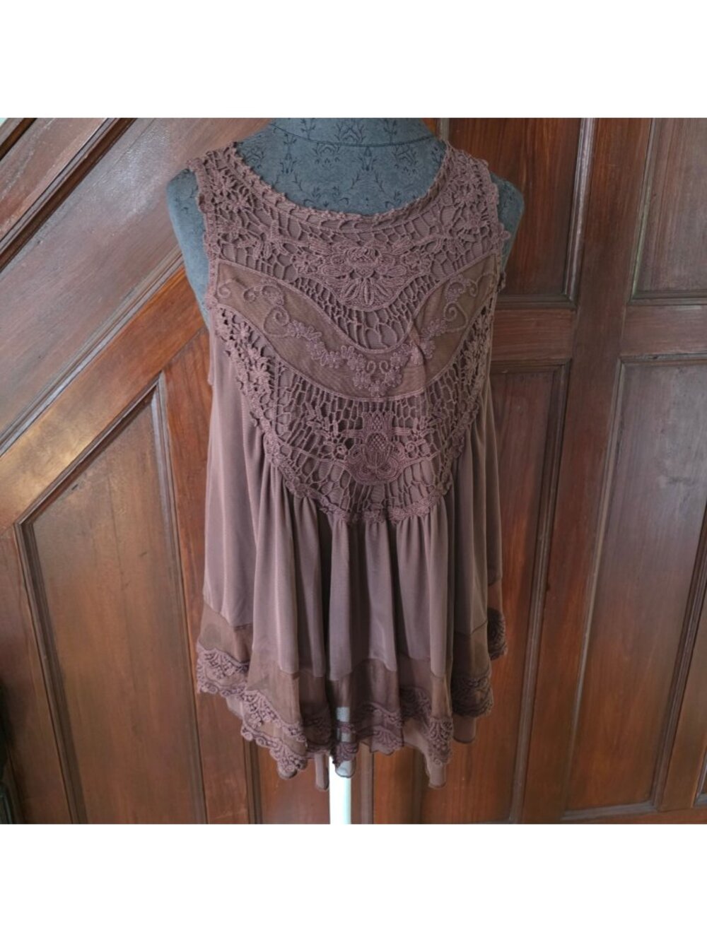 Ultra Pink Brown Sleeveless Crochet-Lace Tunic Top With Buttons Size M NWT